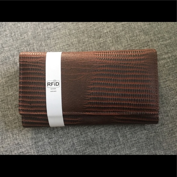 Genuine Leather Lizard Embossed RFID Wallet. NWT - Picture 1 of 4